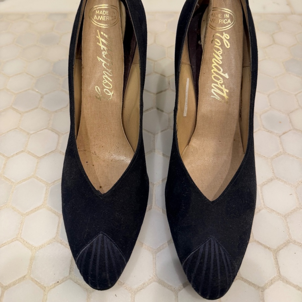 Vintage perfect condition Condotti navy suede heels